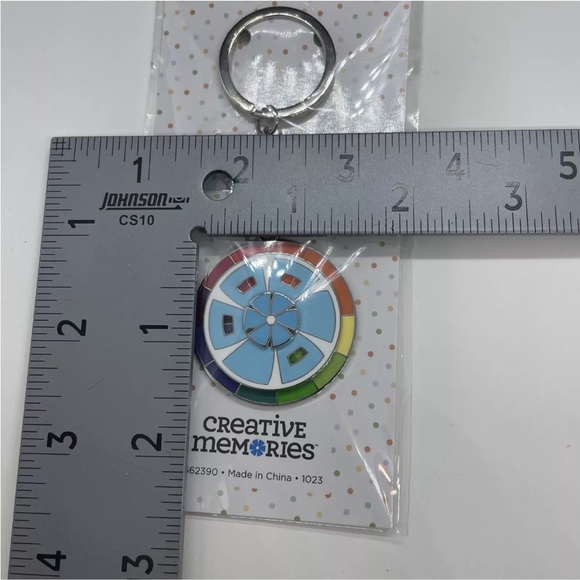 Creative Memories Color Wheel Keychain 2023 Limited Edition Brand New - Picture 9 of 9